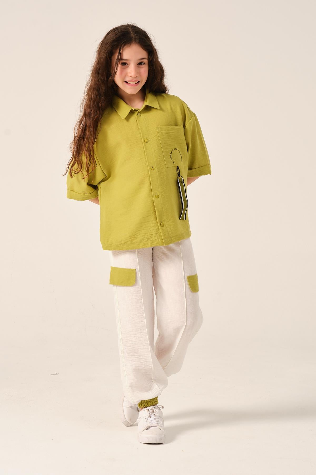 Zeyland Girl Short-Sleeved Shirt with Pockets
