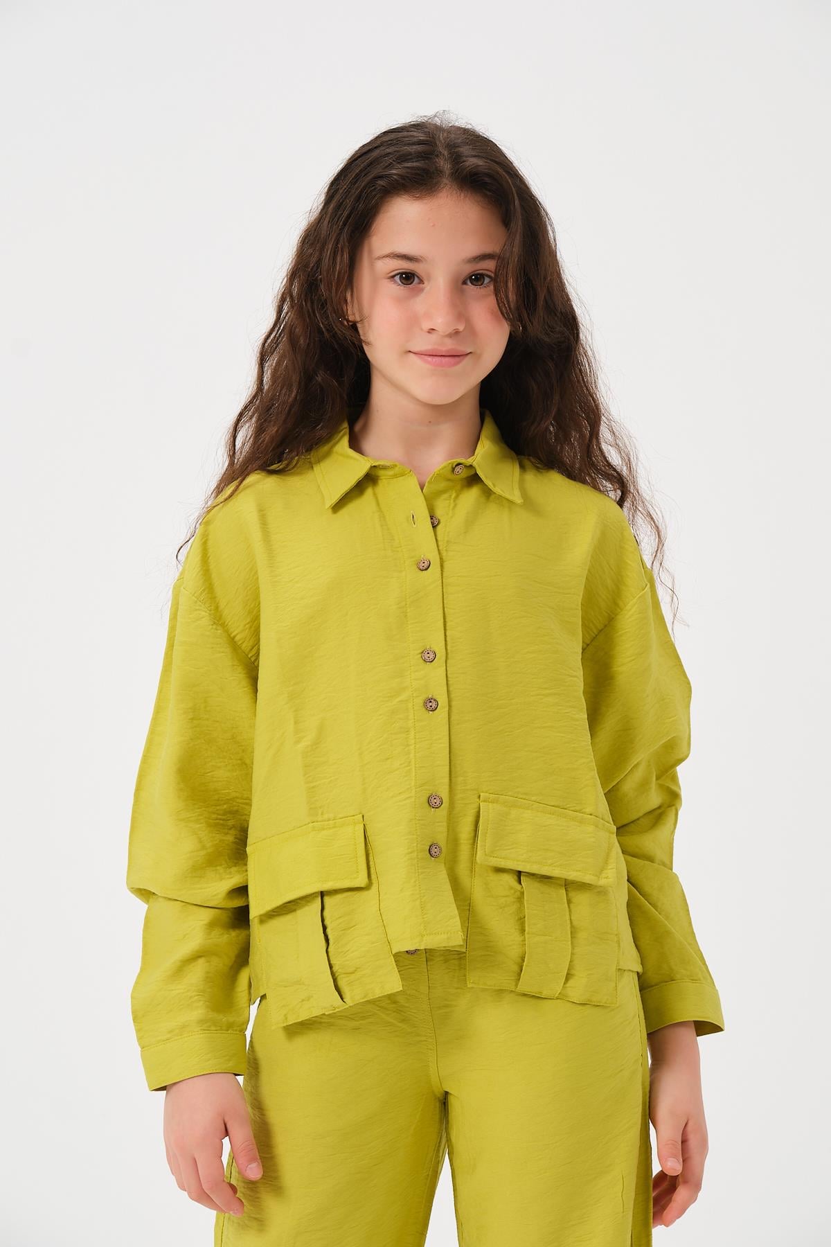 Zeyland Girl With Pockets Long-Sleeved Shirt